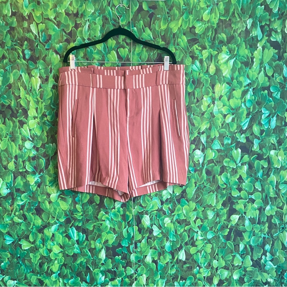 Torrid - Striped Women's Shorts in Pink and White